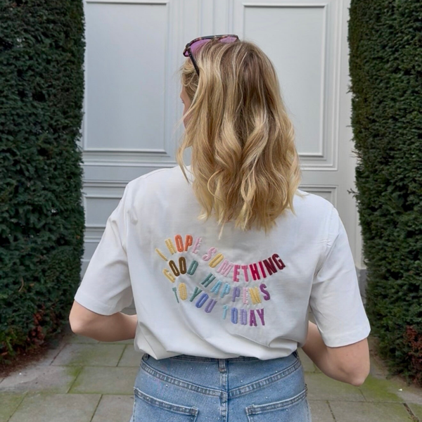 Klara t-shirt 'I hope something good happens to you today'