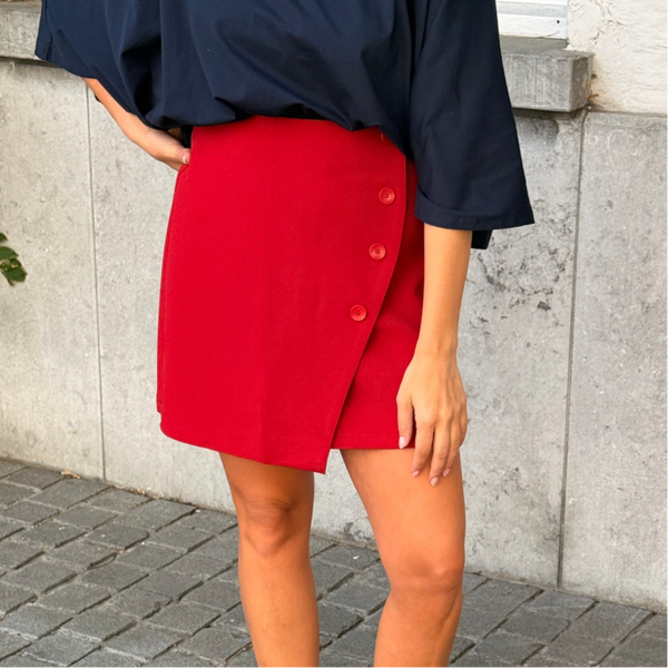 Nieke skirt red