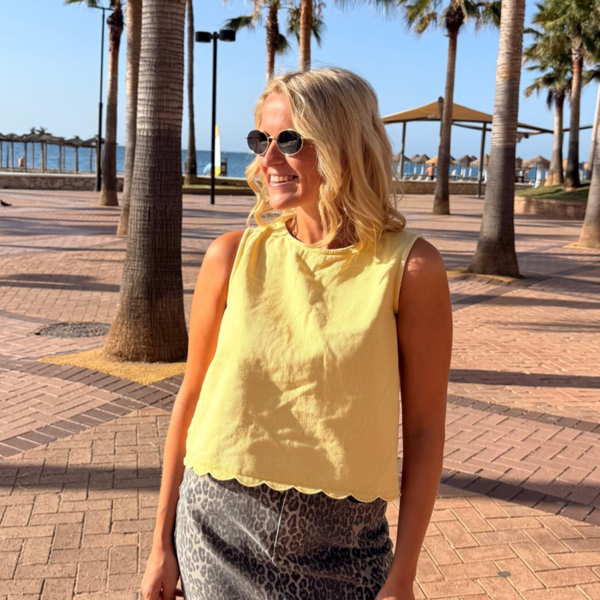 Sue top yellow