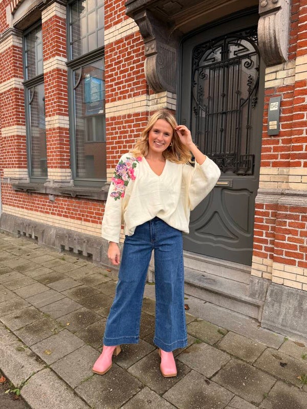 Julia sweater white pink flowers