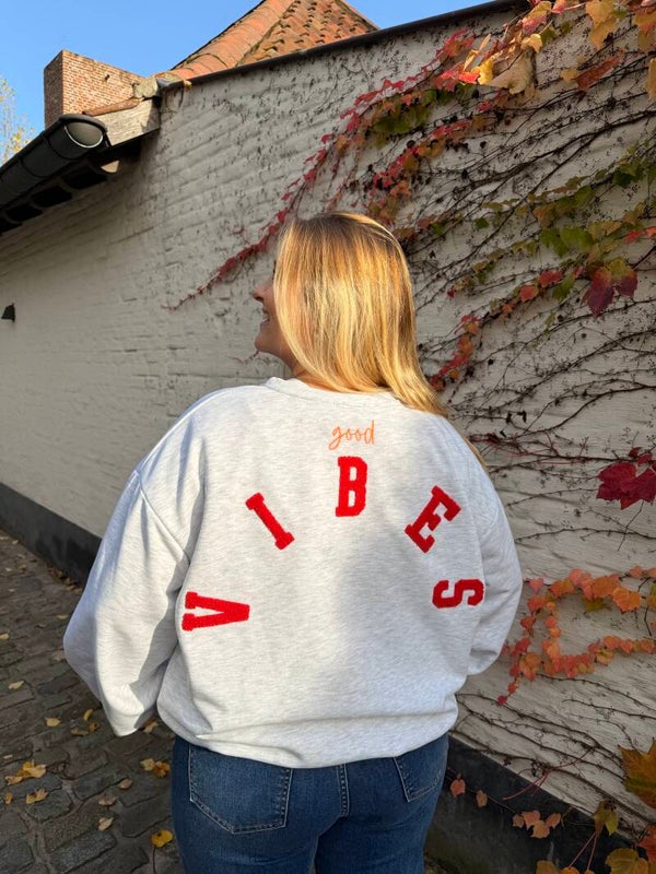 Jasmijn sweater grey 'good vibes' red