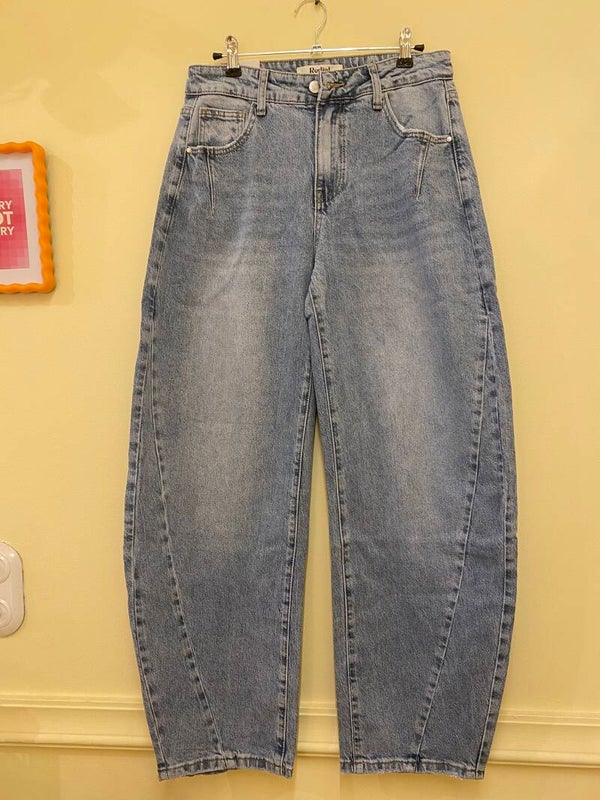 Elise blue barrel jeans with lined detail