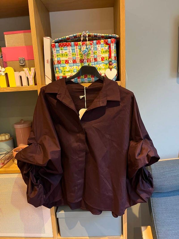 Carla blouse prune puff sleeves