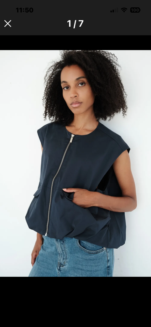Jitske mouwloos vest navy