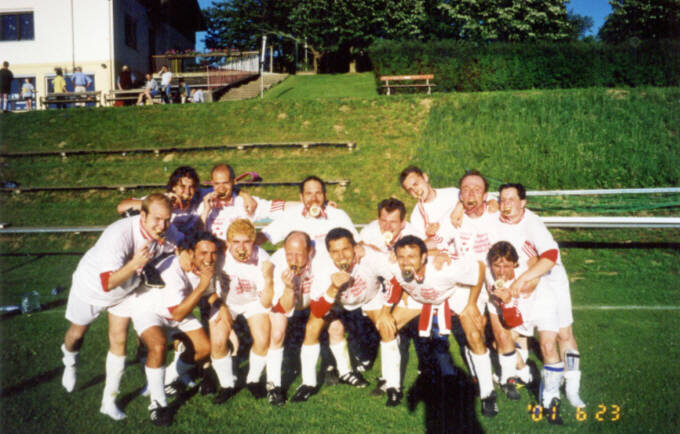 Fussball_Meister_2001-06-23_Graz_01_mittel-1.jpg