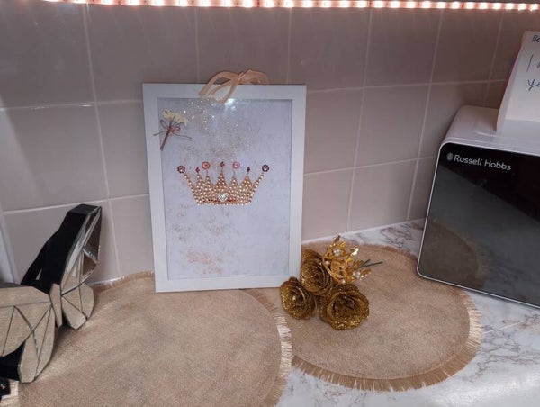 Golden personalised crown picture art