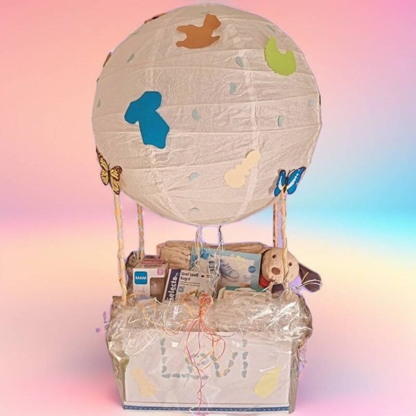 Wundervolle Baby-Box im Heißluftballon-Design