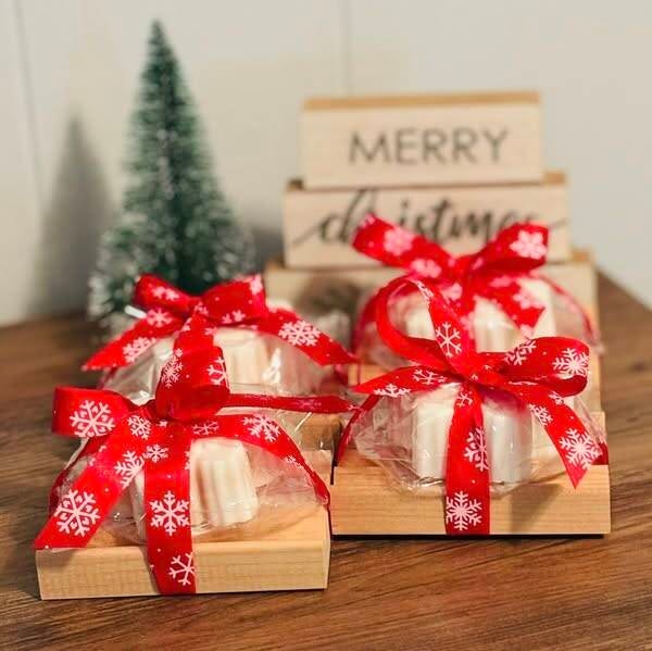 Snowflake Loofah Goats Milk Soap with Soap Saver Dish