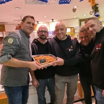 Ammertal_Bruzzler Bratwurst auf der Feuerplatte