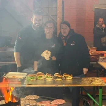 Gäste beim ersten Grill und Chill