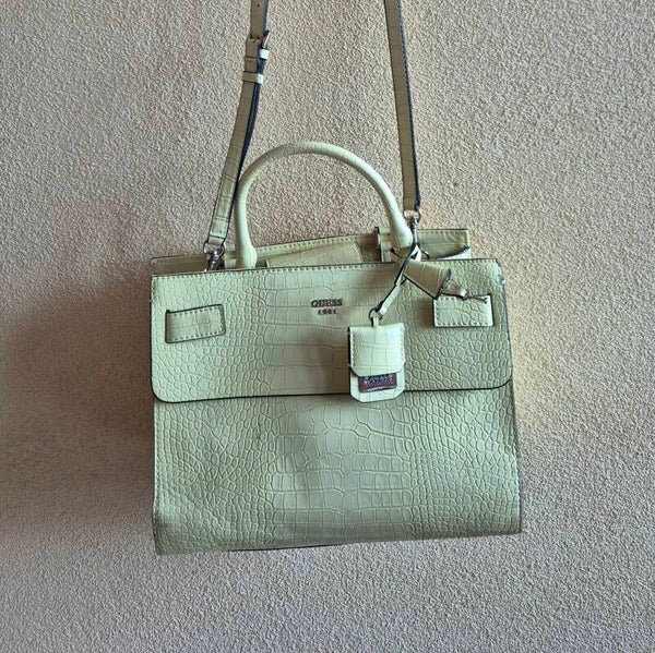 Lovely croco -Guess zachtgele handtas | Preloved designer tas.