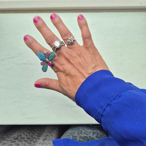Ring Wesp met roze strass steentjes