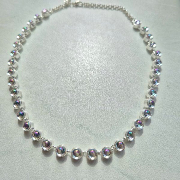 Y2K Aurora Glow" – Zilverkleurige Regenboog Cabochon Choker