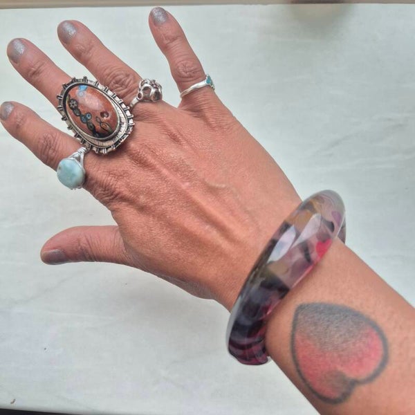 Y2k kunststof armband bloemenprint zwart paars