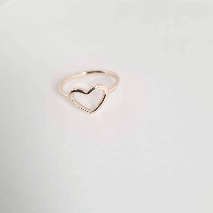 Ring rose hart