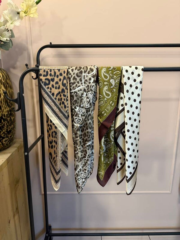 Satijn Zachte Scarf Collection De finishing touch voor jouw look! Groen barok