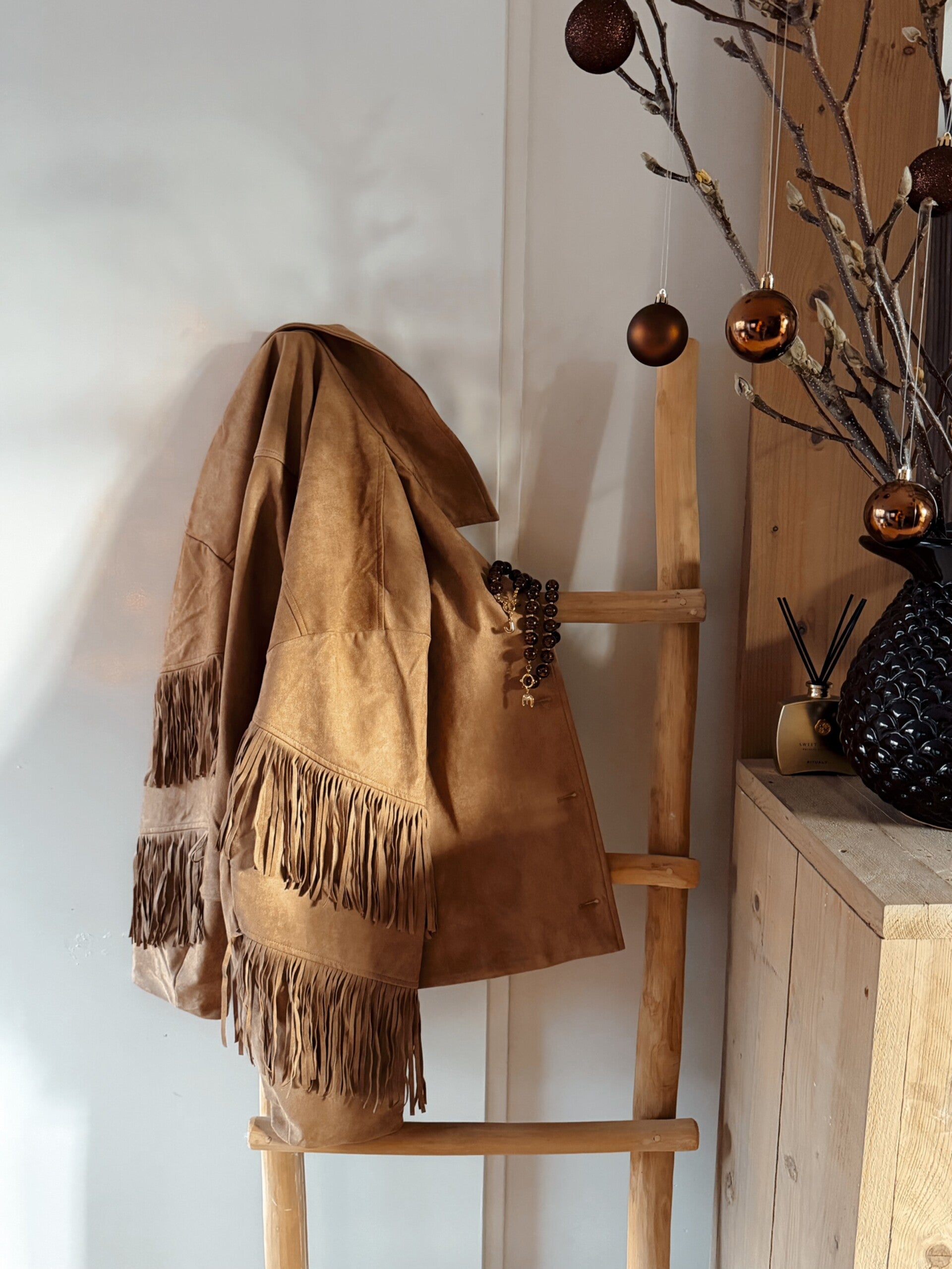 Suedelook jasje met franjes