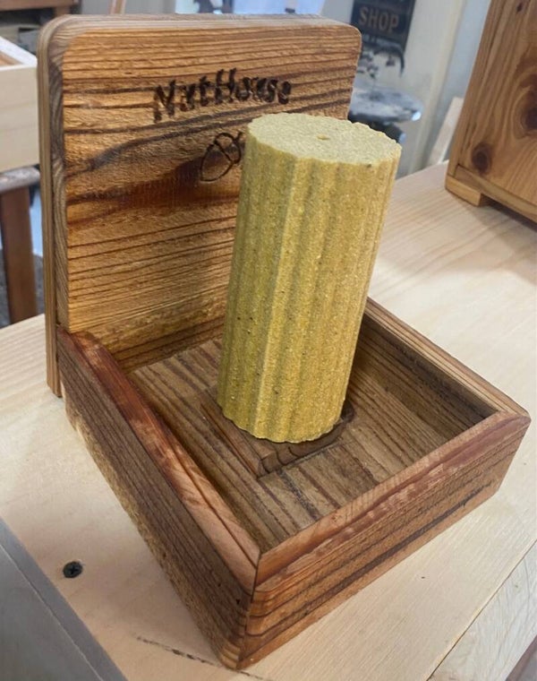 Squirrel cobb feeder