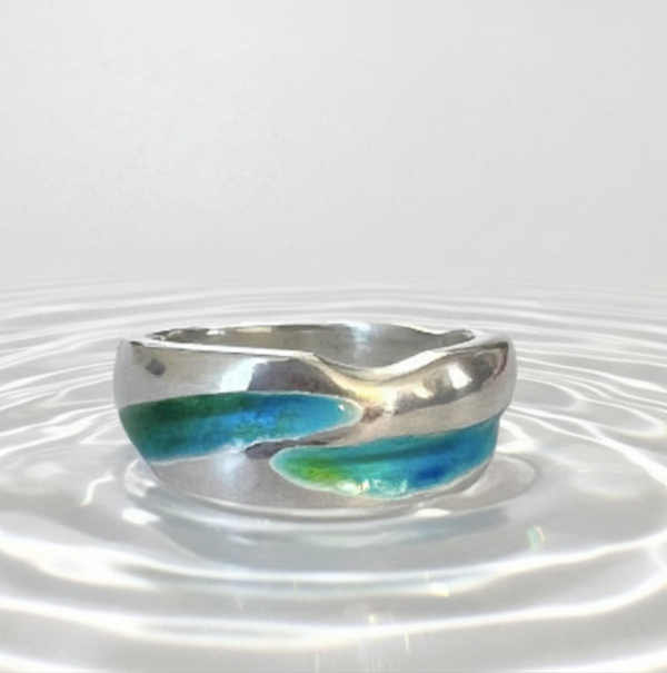 Nerida – Zilveren ring met emaille