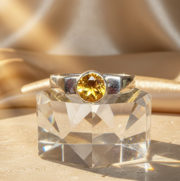 Zilveren ring met facet geslepen Citrien