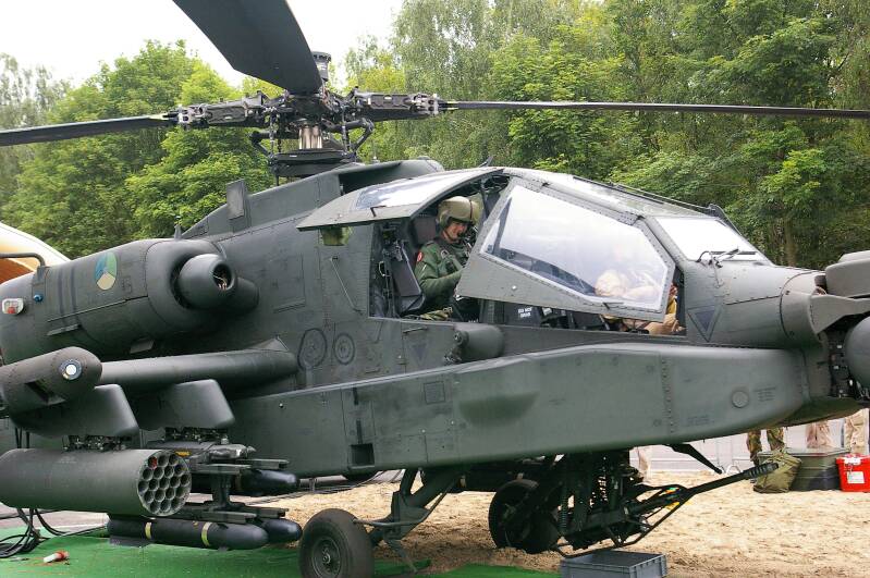 003apacheah-64dgevechtshelicopterjpg.jpg
