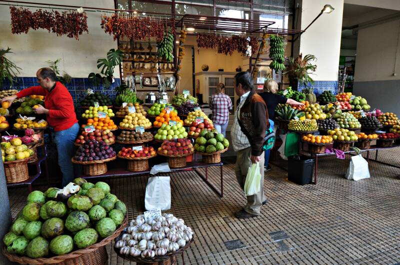 0050funchalmercadodoslavradoresjpg.jpg
