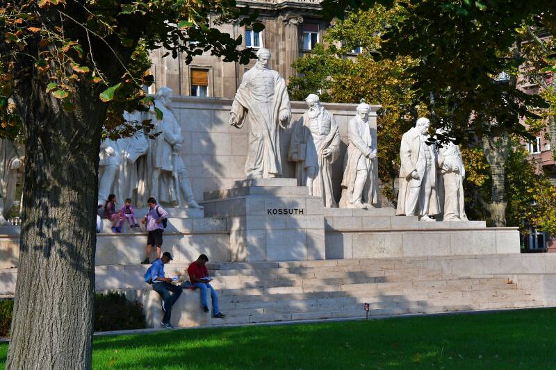 0060kossuthmonumentjpg.jpg