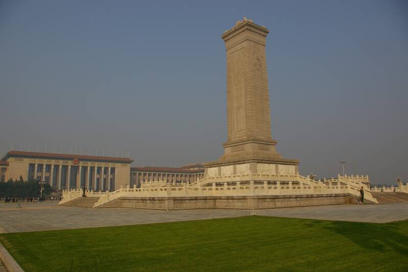 0116beijingpleinvandehemelsevredemonumentvoordeheldenvanhetvolkjpg.jpg