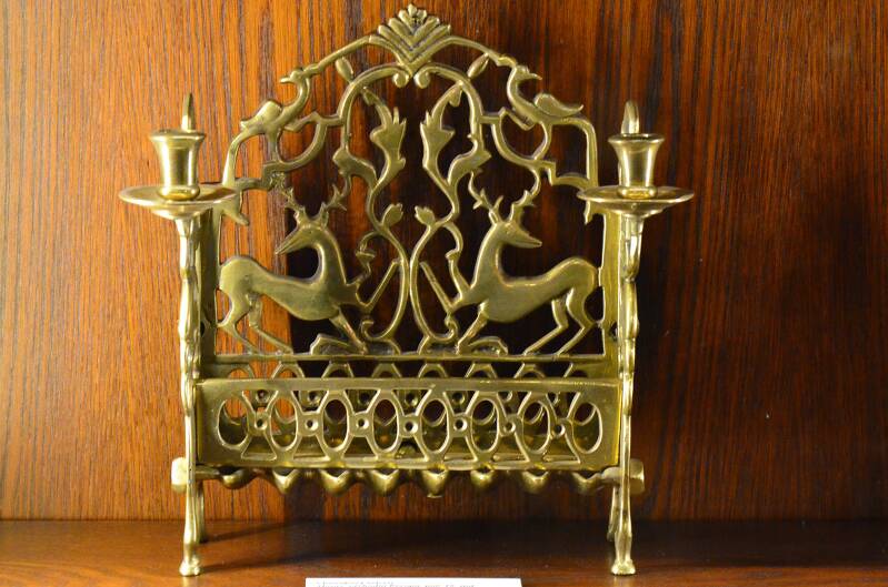 0153ustarhohbitovaklausensynagogehanukkahlampjpg.jpg