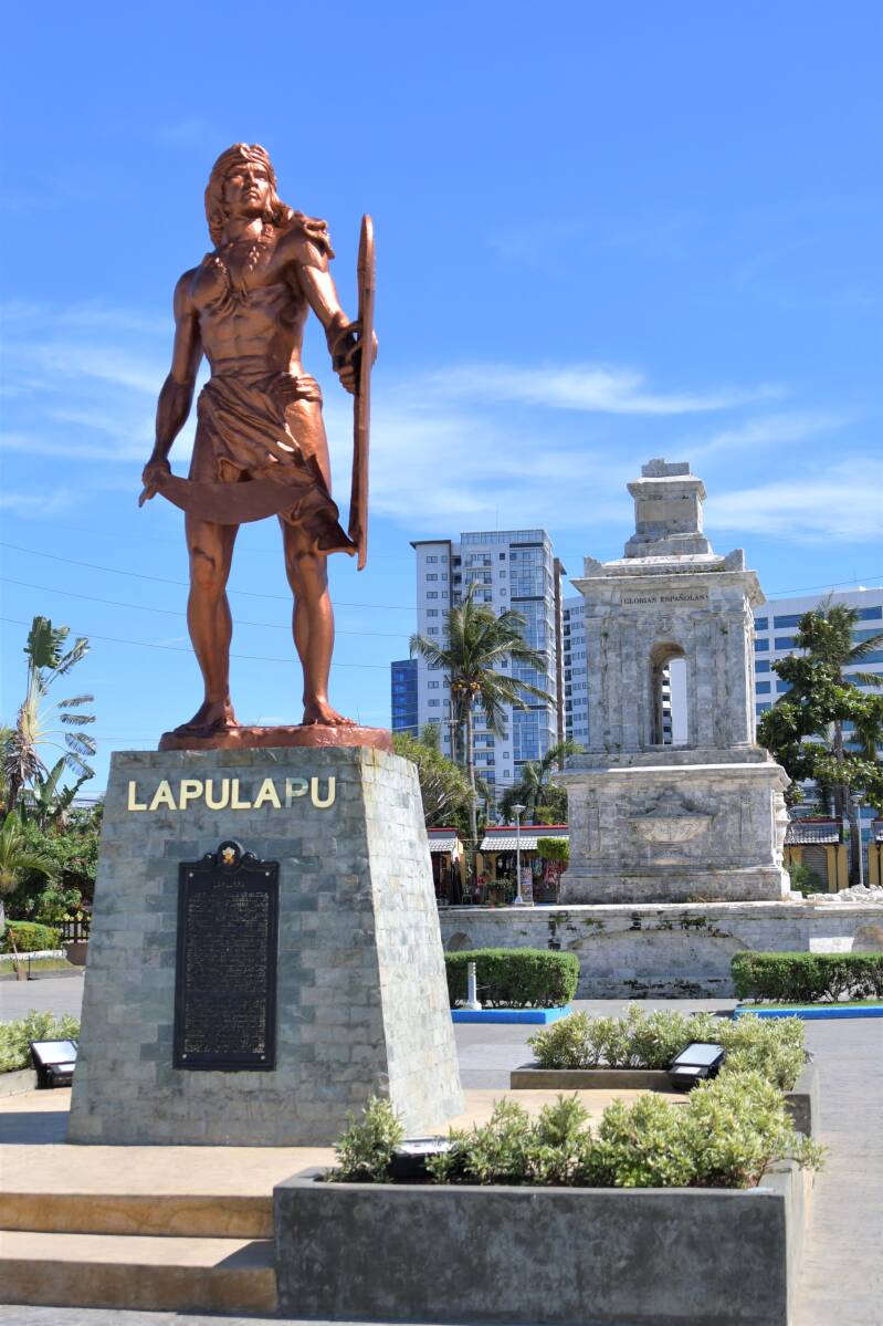 0172lapu-lapucitymactanshrinelapu-lapusstandbeeldjpg.jpg
