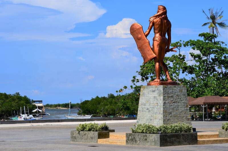 0173lapu-lapucitymactanshrinelapu-lapusstandbeeldjpg.jpg