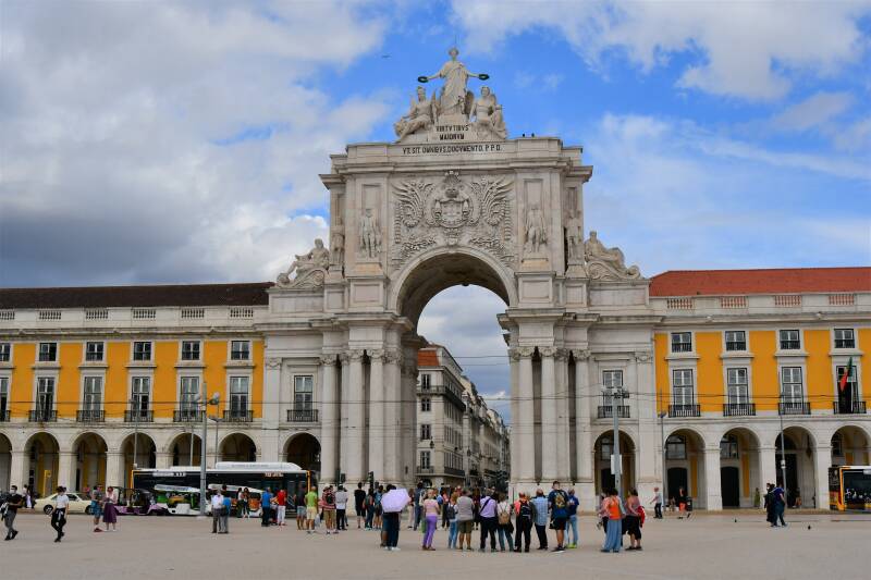0196lissabonpraadocomrcioarcodaruaaugustajpg.jpg