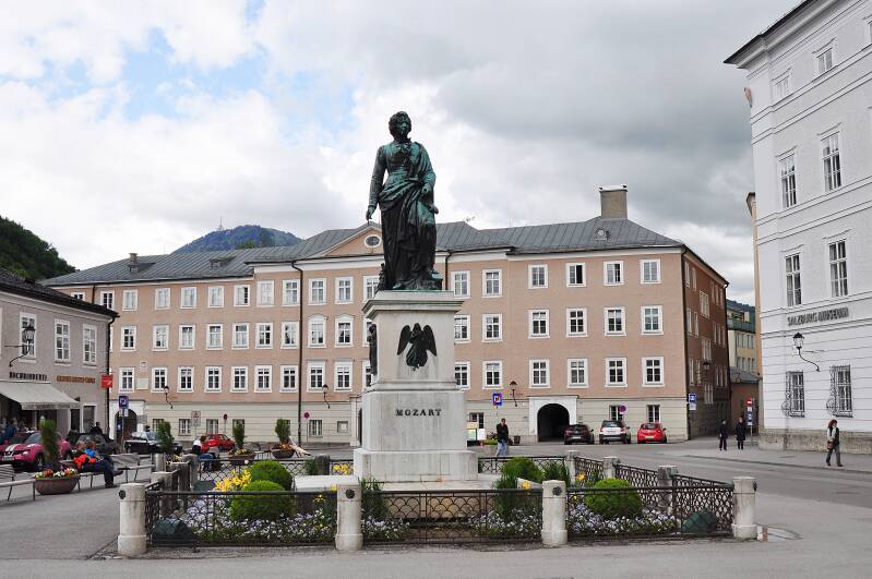 0207salzburgmozartplatzjpg-1.jpg