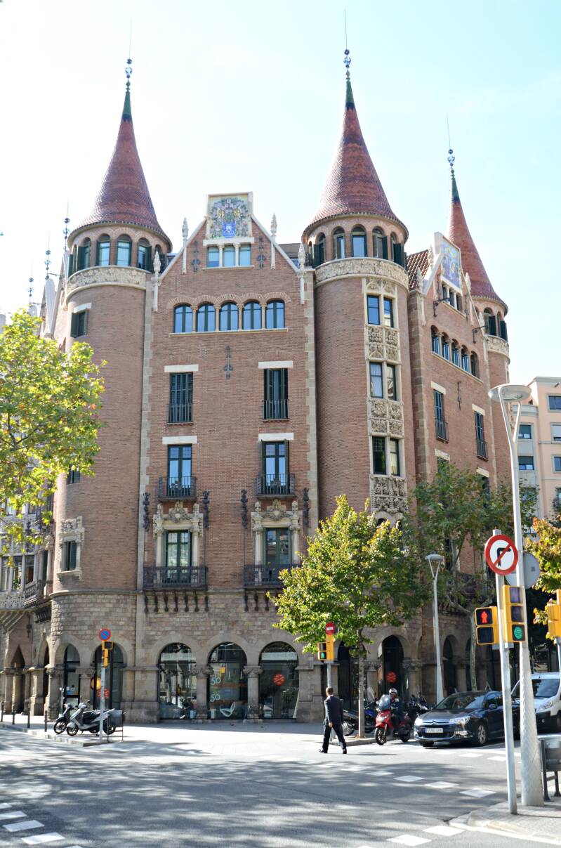 0309barcelonalespunxesofcasaterradesjpg-1.jpg