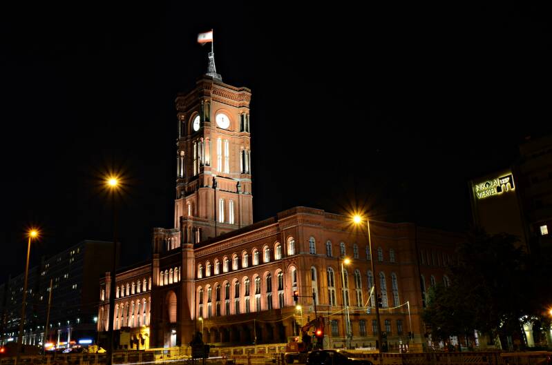 0321alexanderplatzrotesrathausbynightjpg.jpg