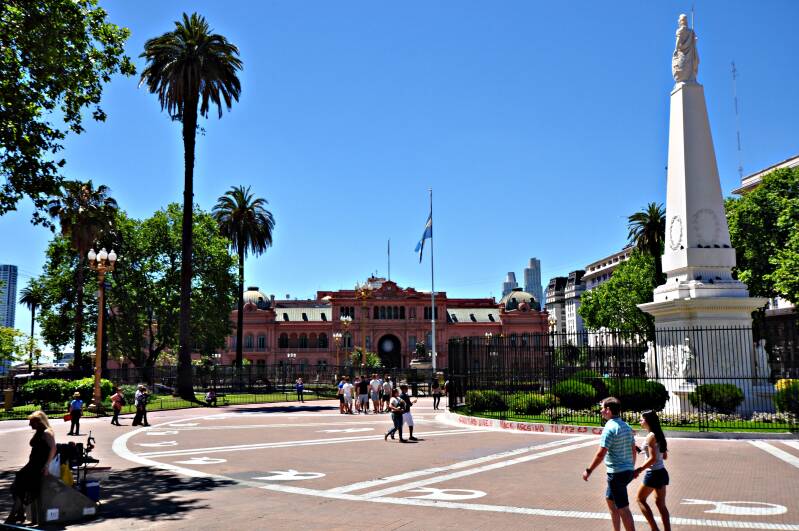 0326buenosairesplazademayopirmidedemayoencasarosadajpg.jpg
