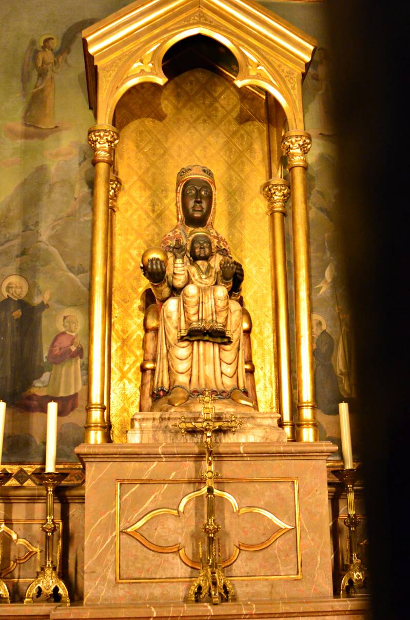 0389barcelonakathedraalmadonnavanmontserratjpg-1.jpg