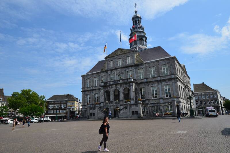 041maastrichtmarktstadhuisjpg.jpg