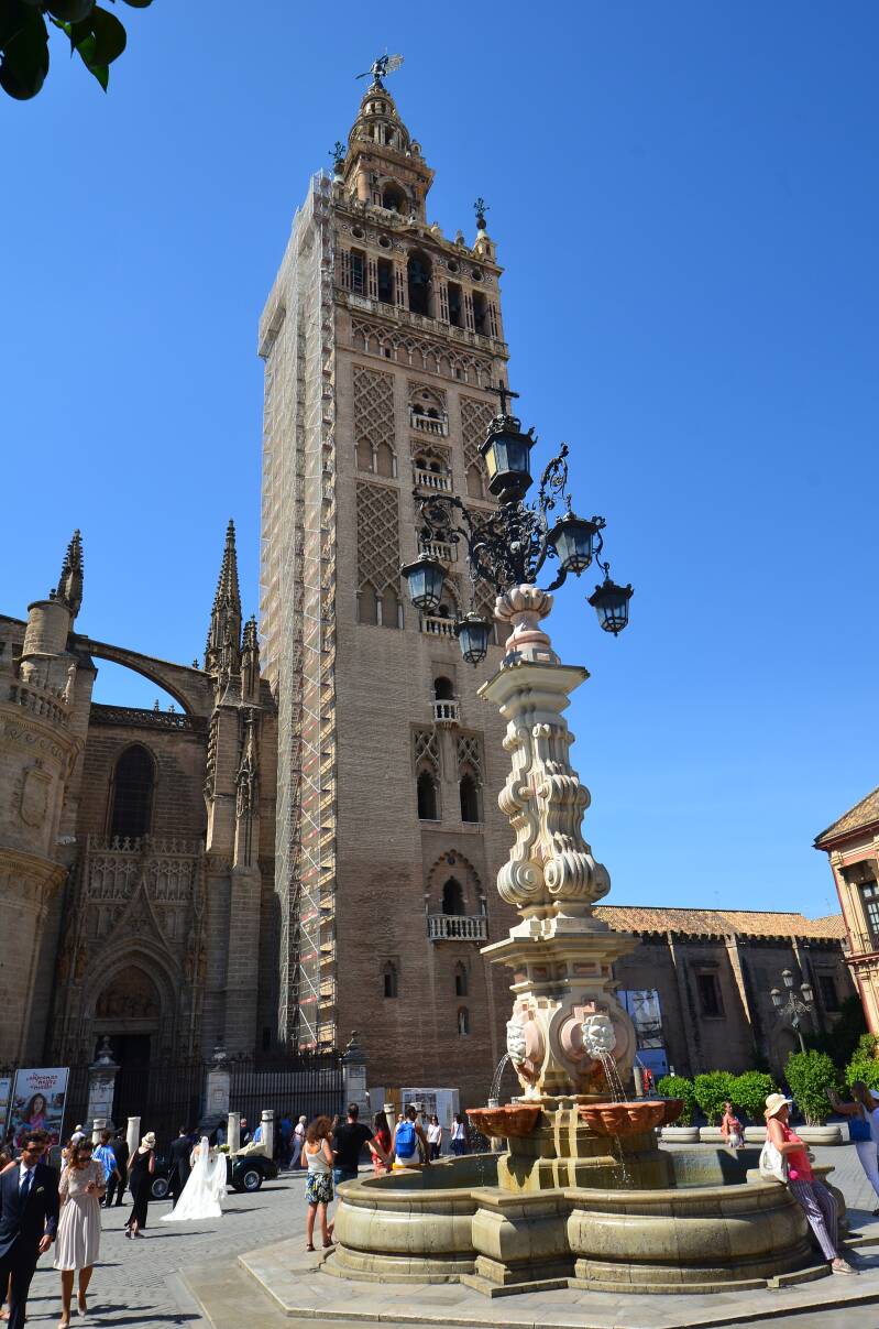 0453sevillakathedraalsantamariadelasedetorengiraldajpg.jpg
