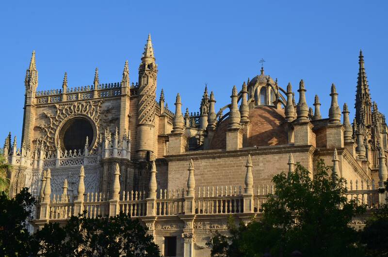 0463sevillakathedraalsantamariadelasedejpg.jpg
