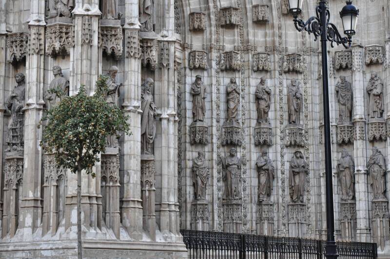 0472sevillakathedraalsantamariadelasedejpg.jpg