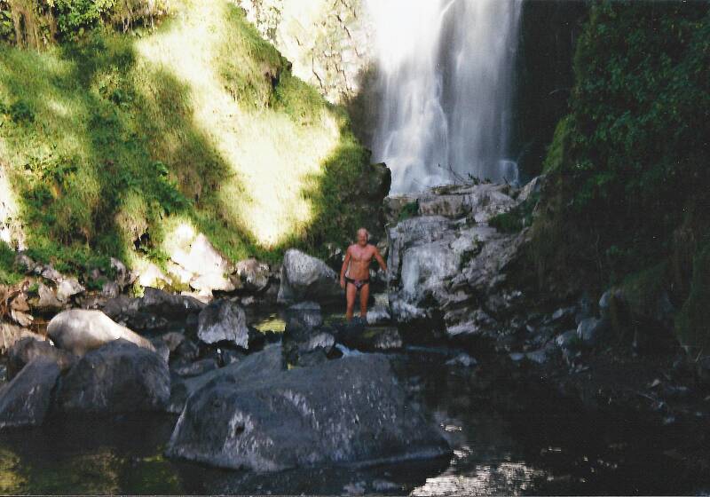 065peguchewaterval.jpg