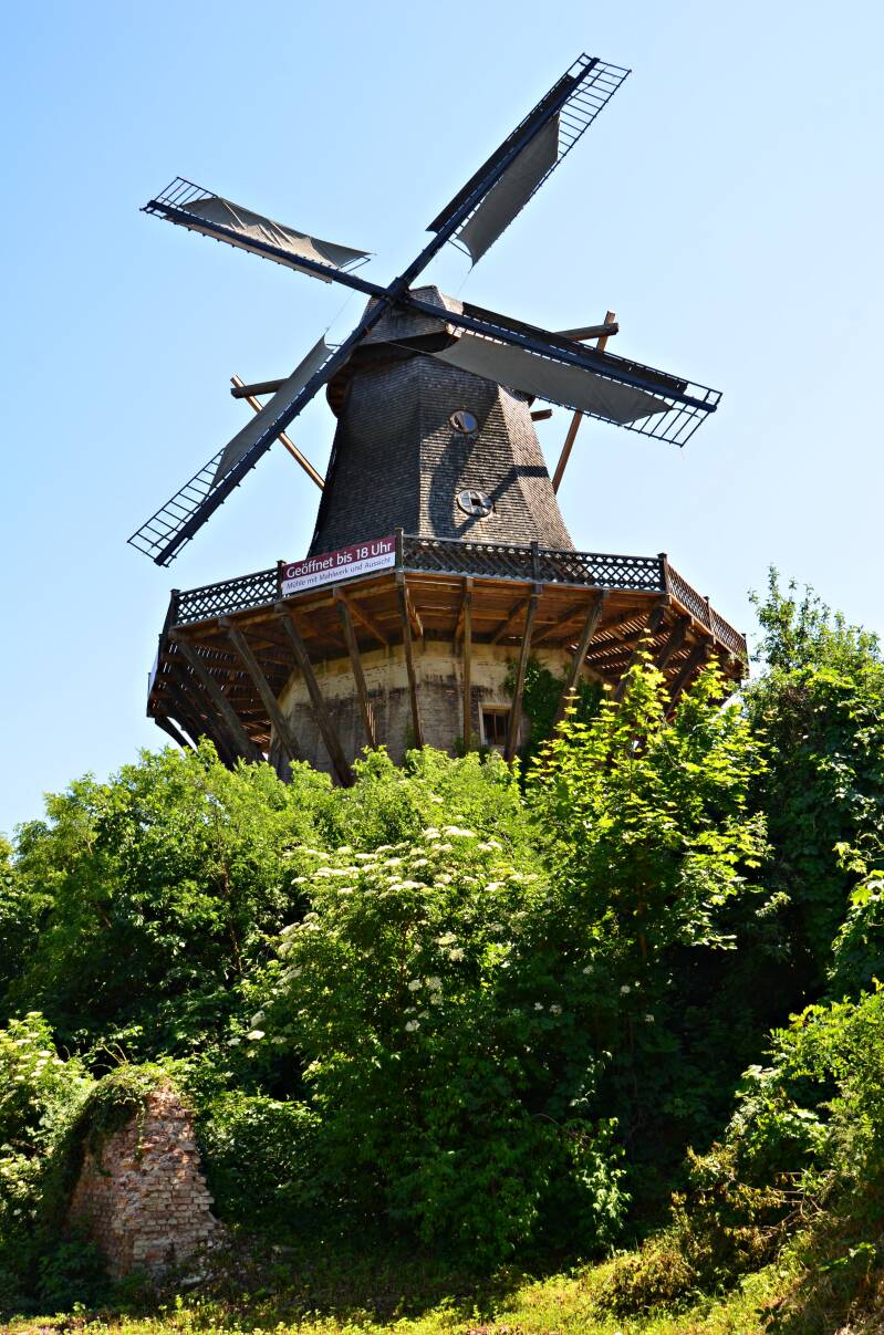 0678potsdamparksanssoucihistorischemolenjpg.jpg