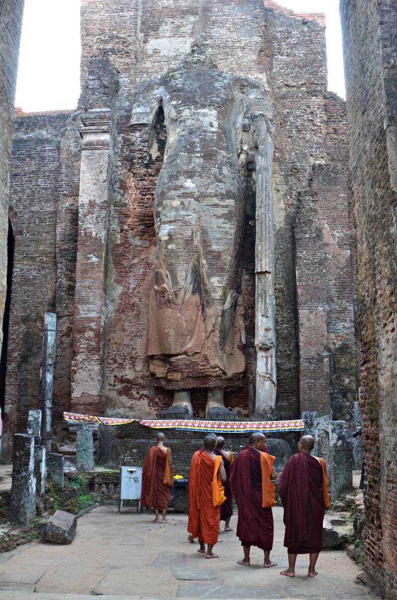 0832polonnaruwalankatilakajpg.jpg