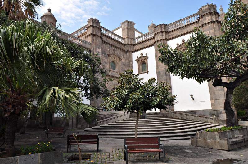 0833laspalmasdegrancanariacalledefelipemassieufalcncatedraldesantaanajpg.jpg