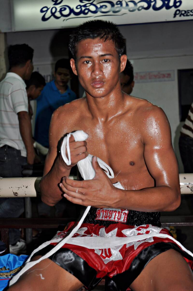0967bangkokmuaythaibokseninlumpineeboxingstadiumjpg.jpg