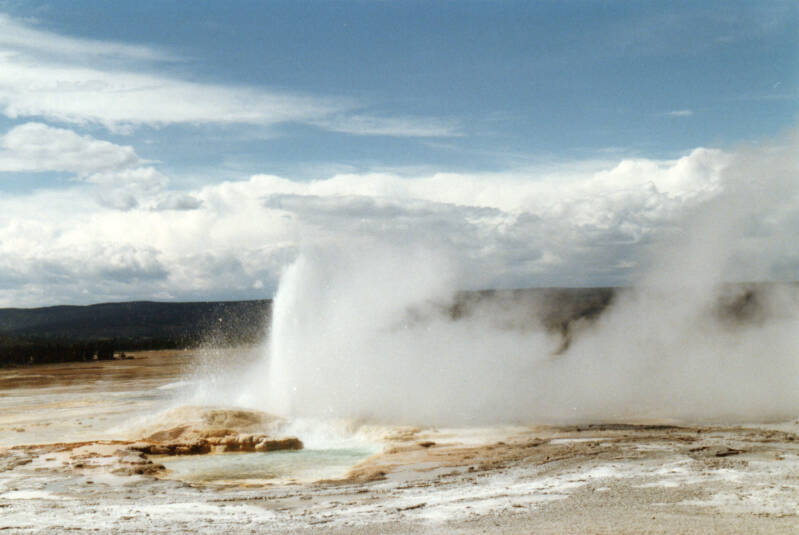 117yellowstoneclepsydrageyser.jpg
