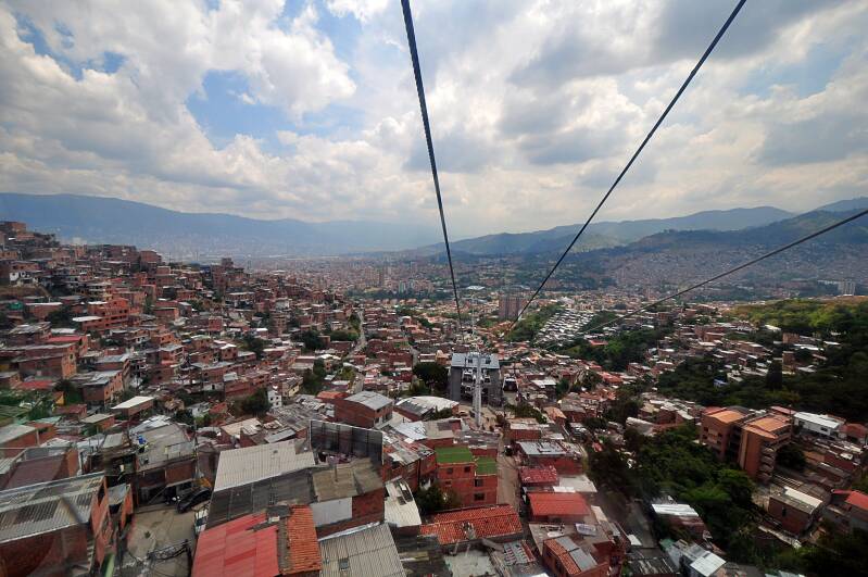 1232medellinkabelbaanjsanjavier-laaurorajpg.jpg