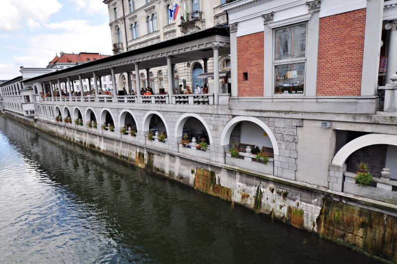 1327ljubljanauitzichttromostovjebrugopcolonnadejpg.jpg
