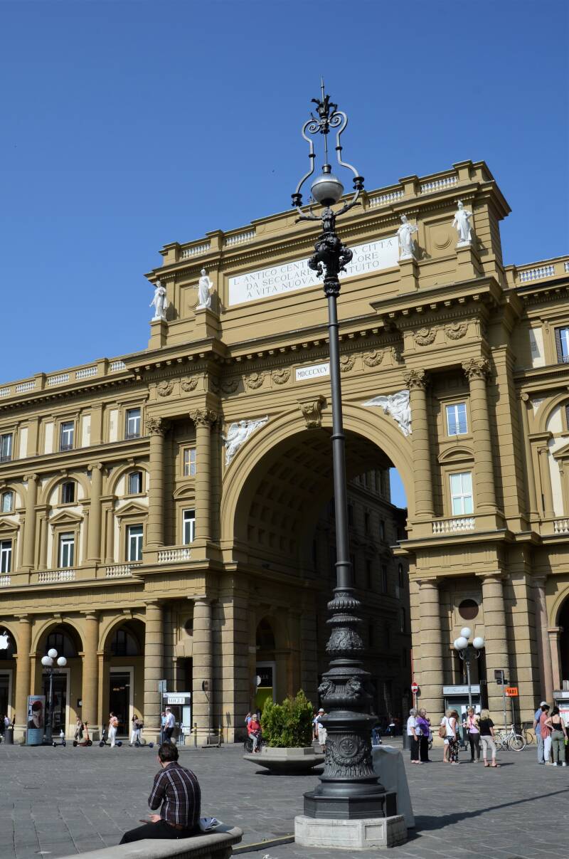 1460florencepiazzadellarepubblicajpg.jpg